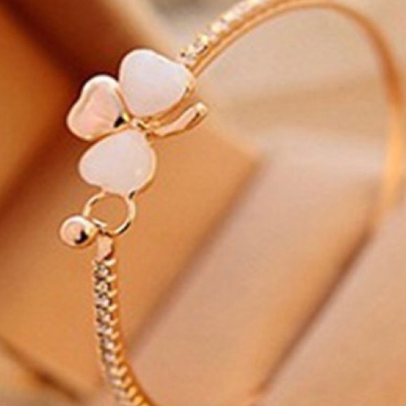 Gold Shamrock Bangle - Picture 6 of 7